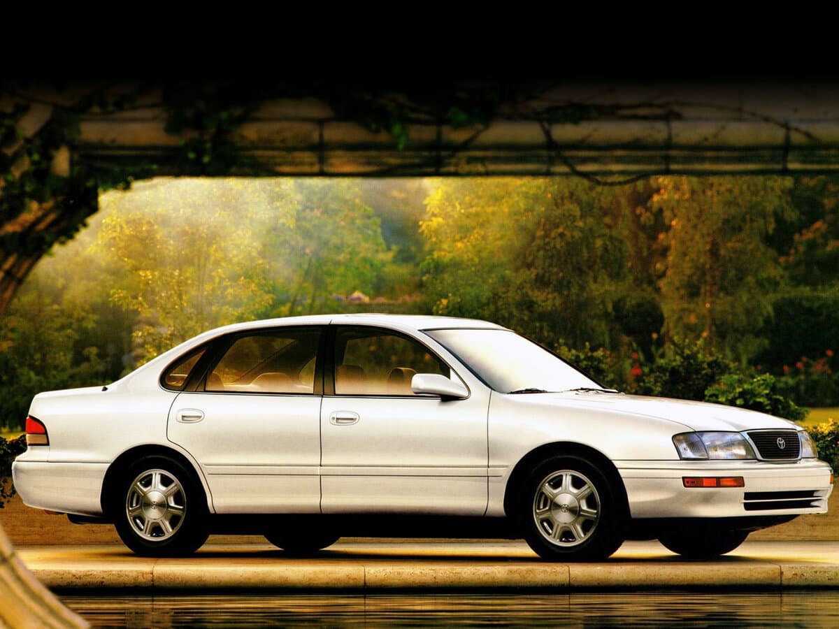 Toyota Avalon I — Yandan