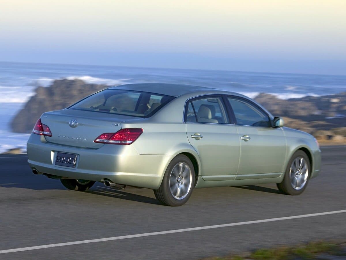Toyota Avalon III — 3/4 arxadan