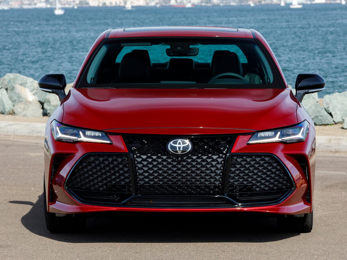 Toyota Avalon V — Öndən