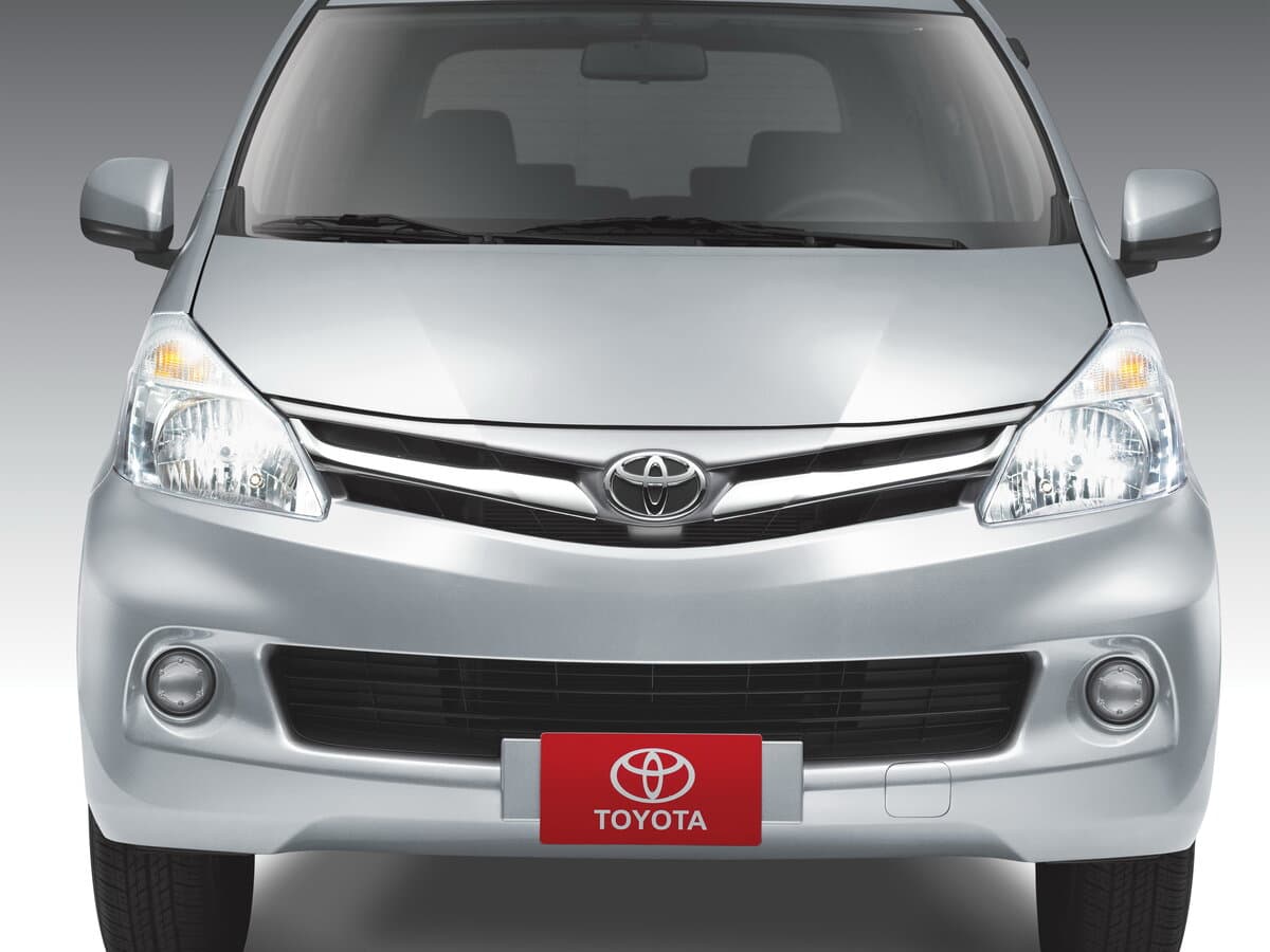 Toyota Avanza II — Öndən