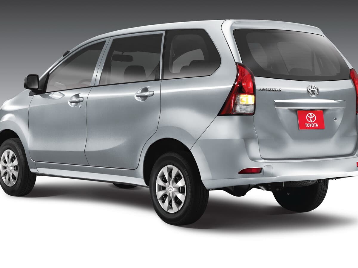 Toyota Avanza II — 3/4 arxadan