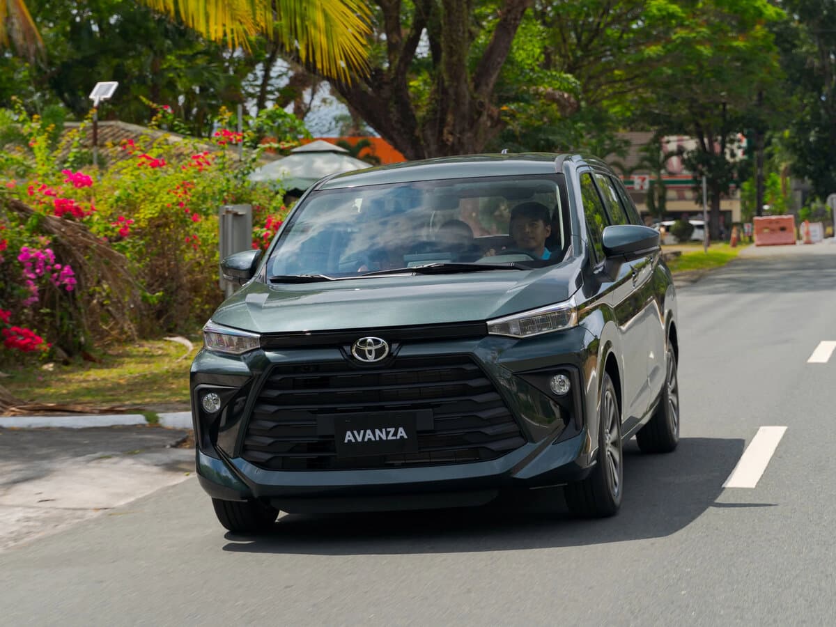 Toyota Avanza III — Öndən