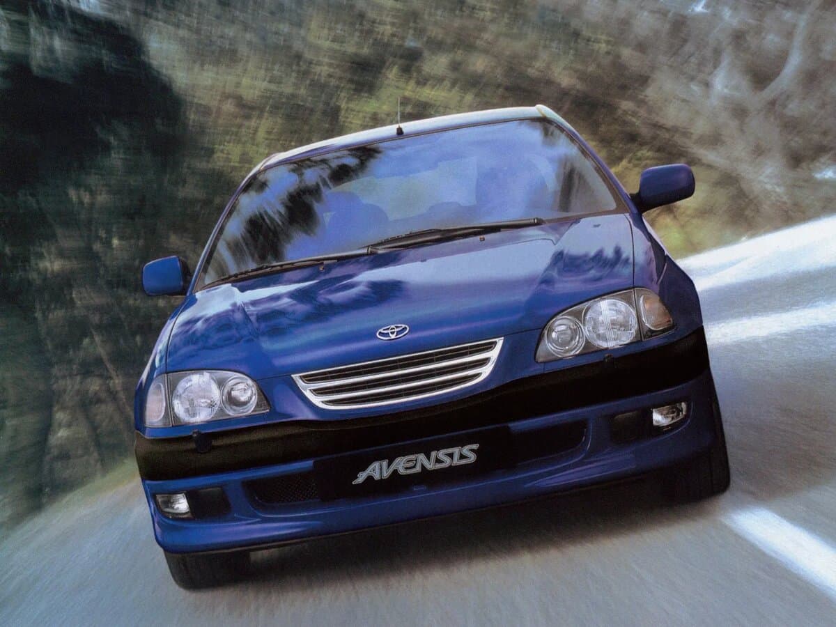 Toyota Avensis I — Öndən