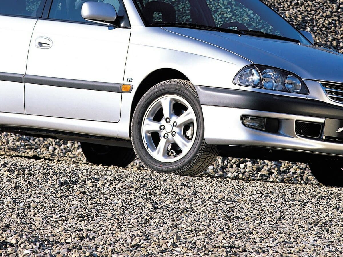 Toyota Avensis I — Təkər