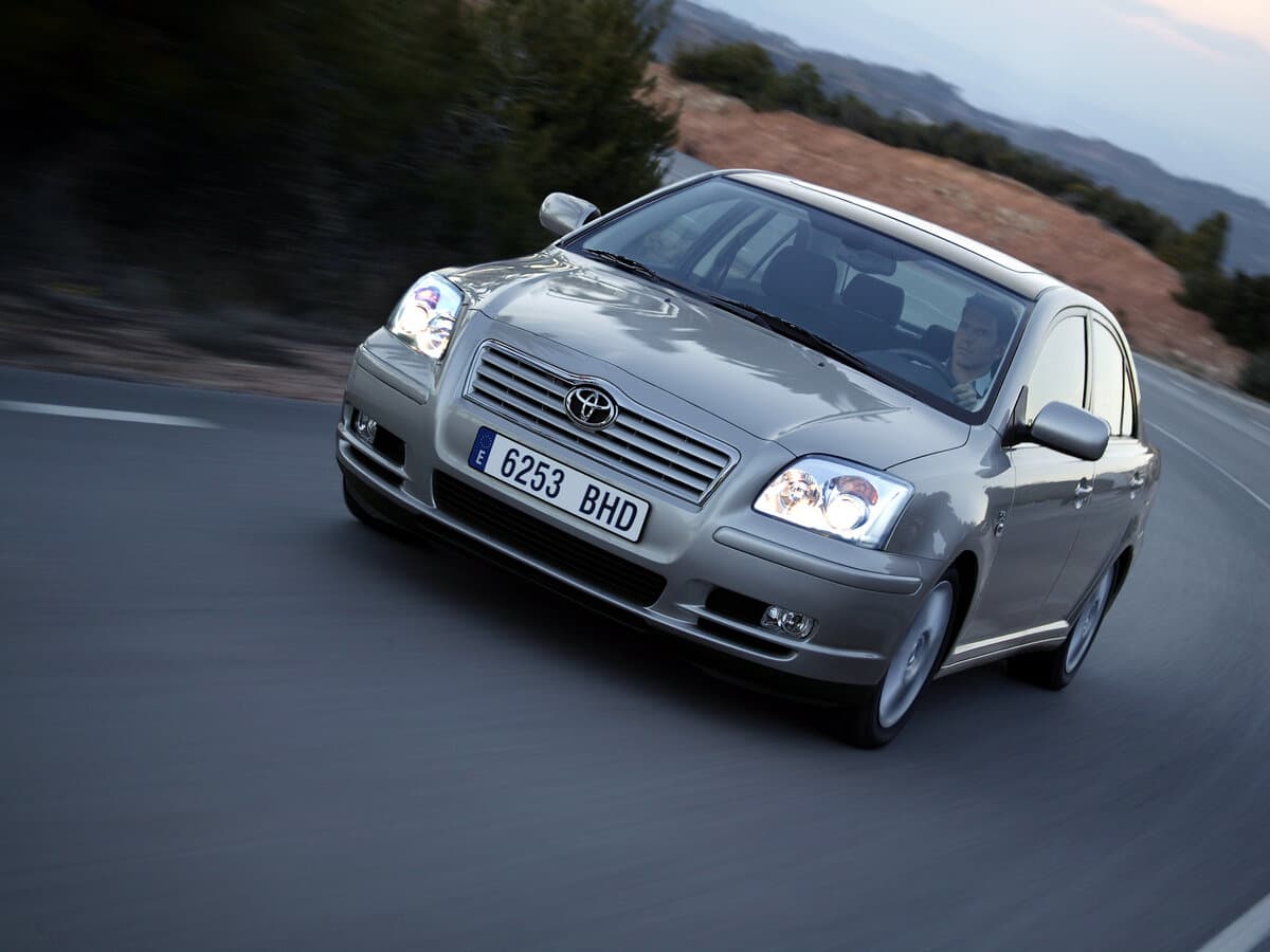 Toyota Avensis II — Öndən