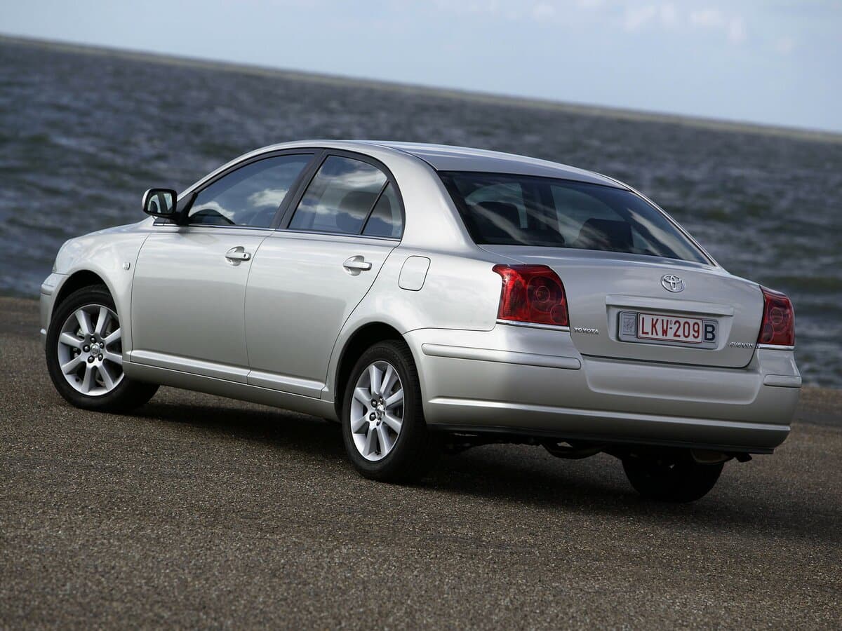 Toyota Avensis II — 3/4 arxadan