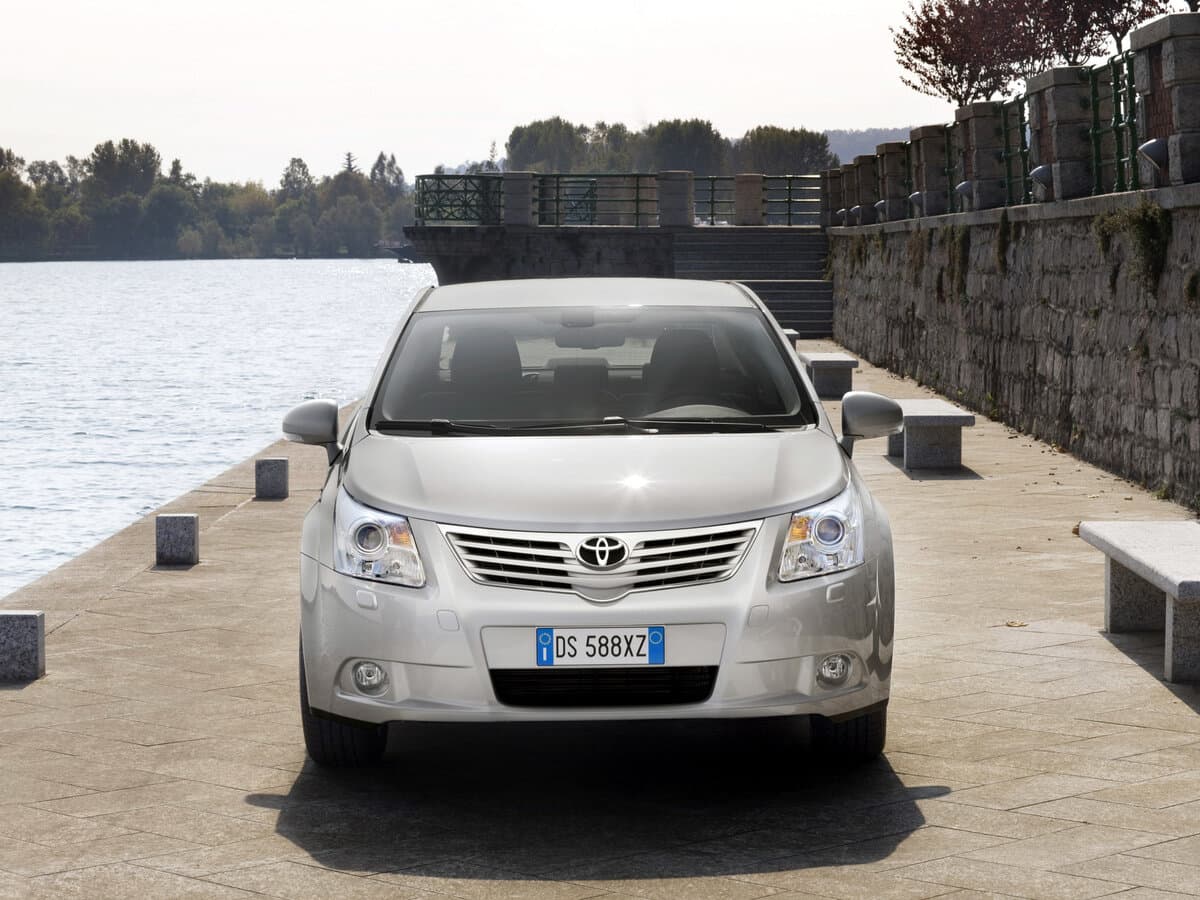 Toyota Avensis III — Öndən