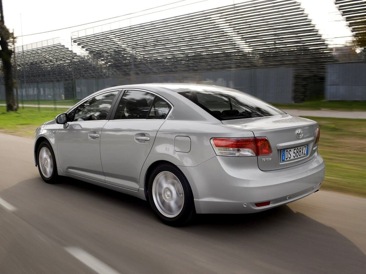 Toyota Avensis III — 3/4 arxadan