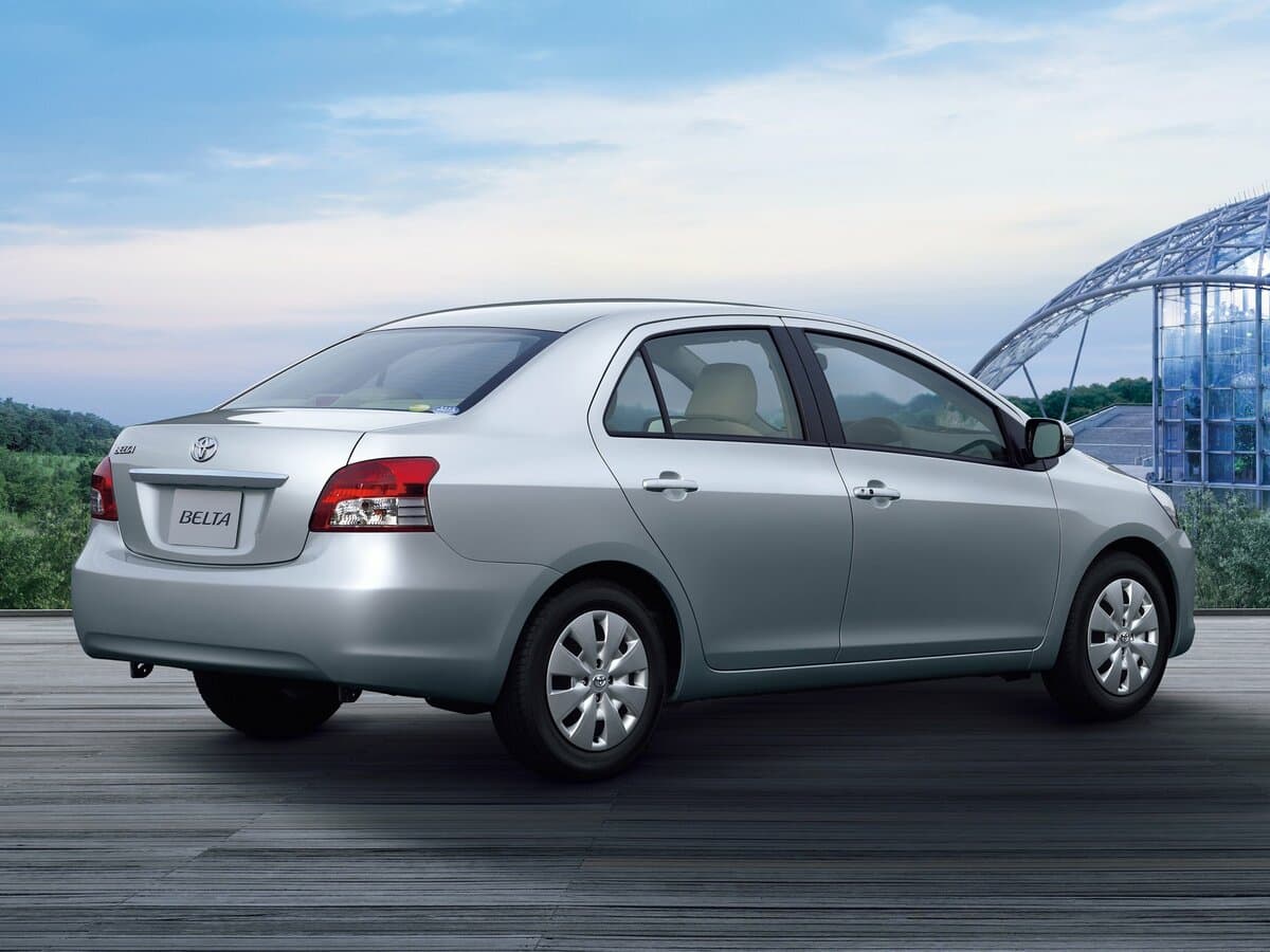 Toyota Belta I — 3/4 arxadan