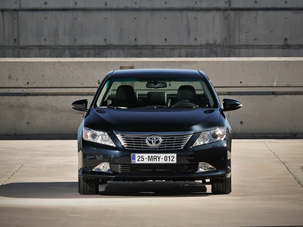 Toyota Camry VII (XV50) — Öndən