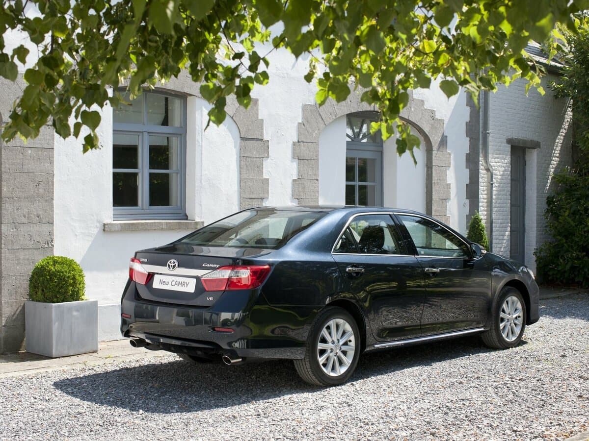 Toyota Camry VII (XV50) — 3/4 arxadan