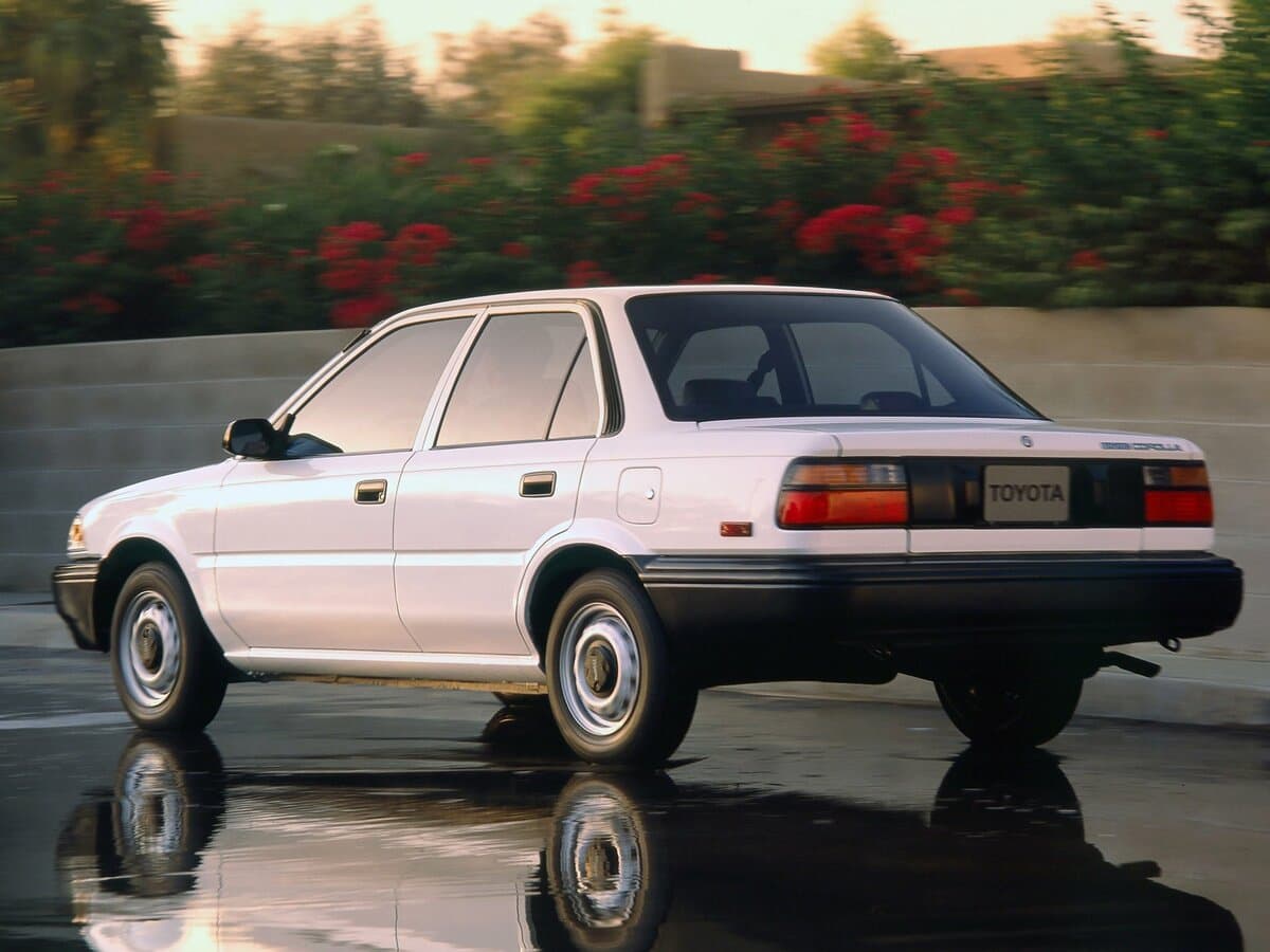Toyota Corolla VI (E90) — 3/4 arxadan