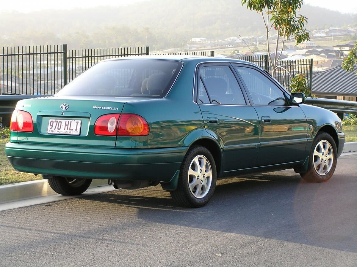 Toyota Corolla VIII (E110) Restayling — 3/4 arxadan