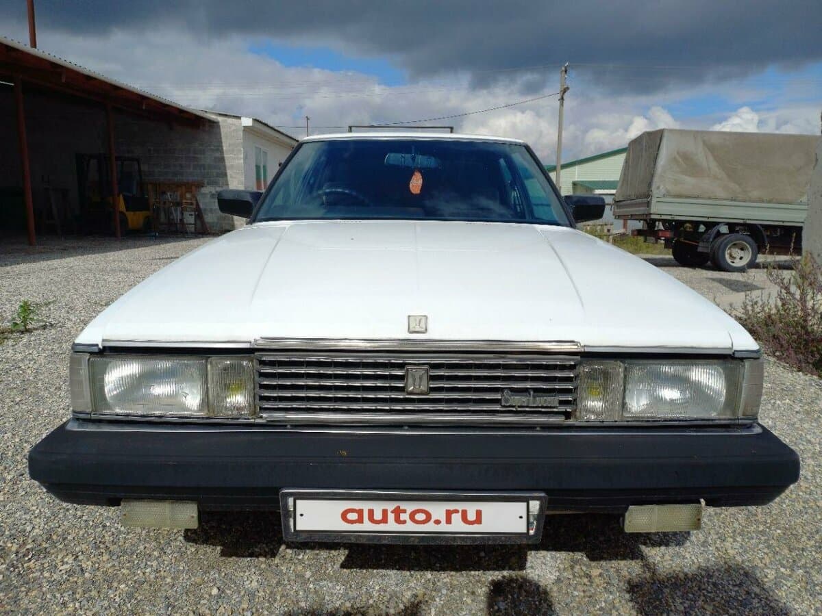 Toyota Cresta II (X70) — Öndən