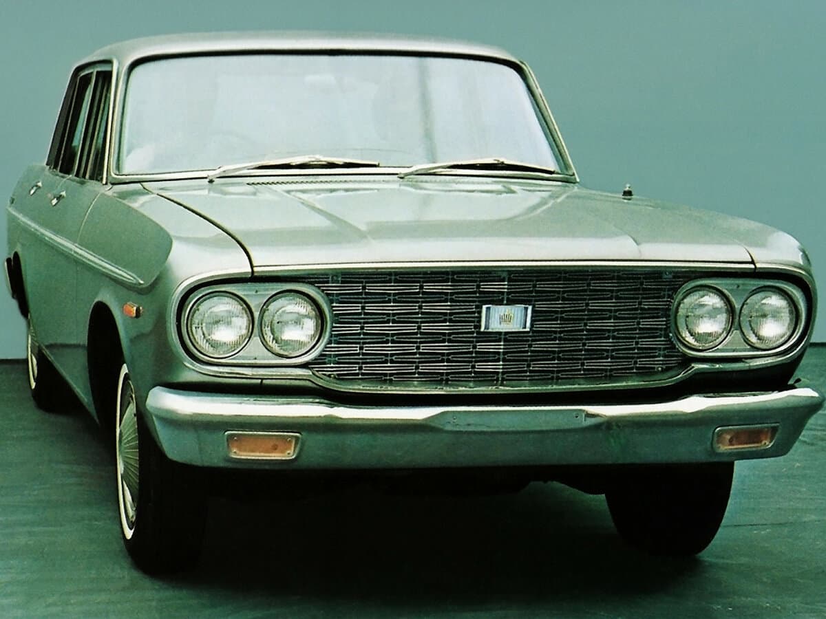 Toyota Crown II (S40) — Öndən