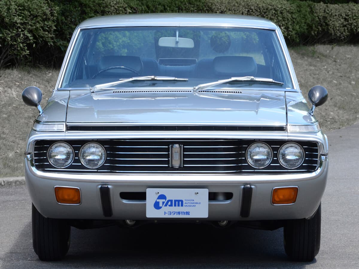 Toyota Crown IV (S60/S70) — Öndən
