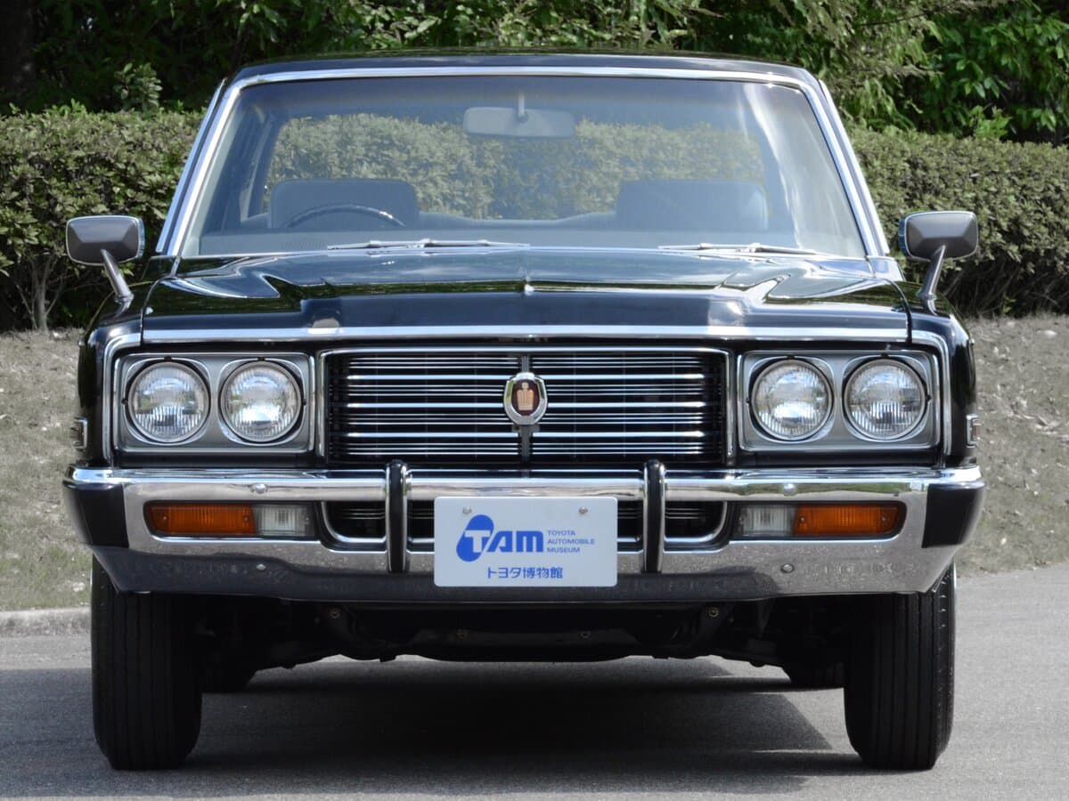 Toyota Crown V (S80) — Öndən