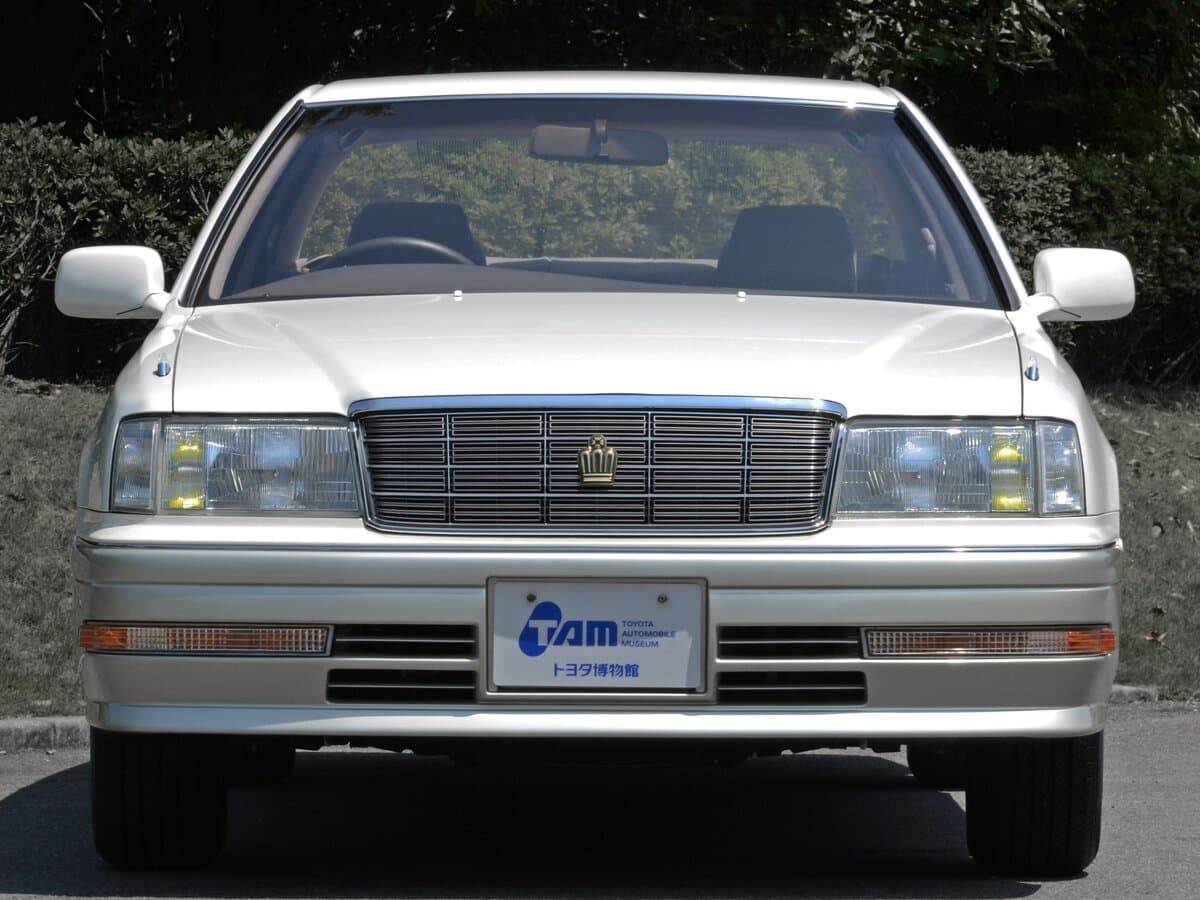 Toyota Crown X (S150) — Öndən