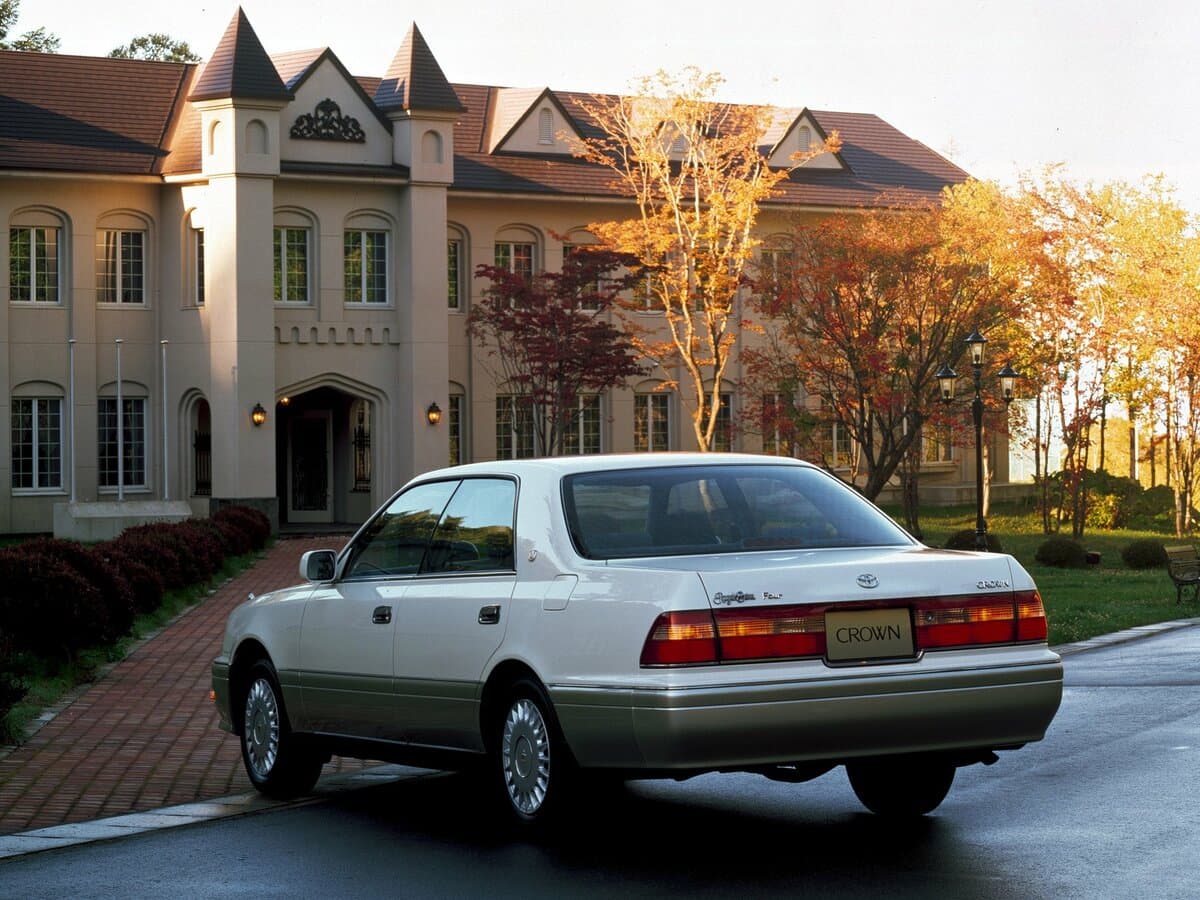 Toyota Crown X (S150) — 3/4 arxadan