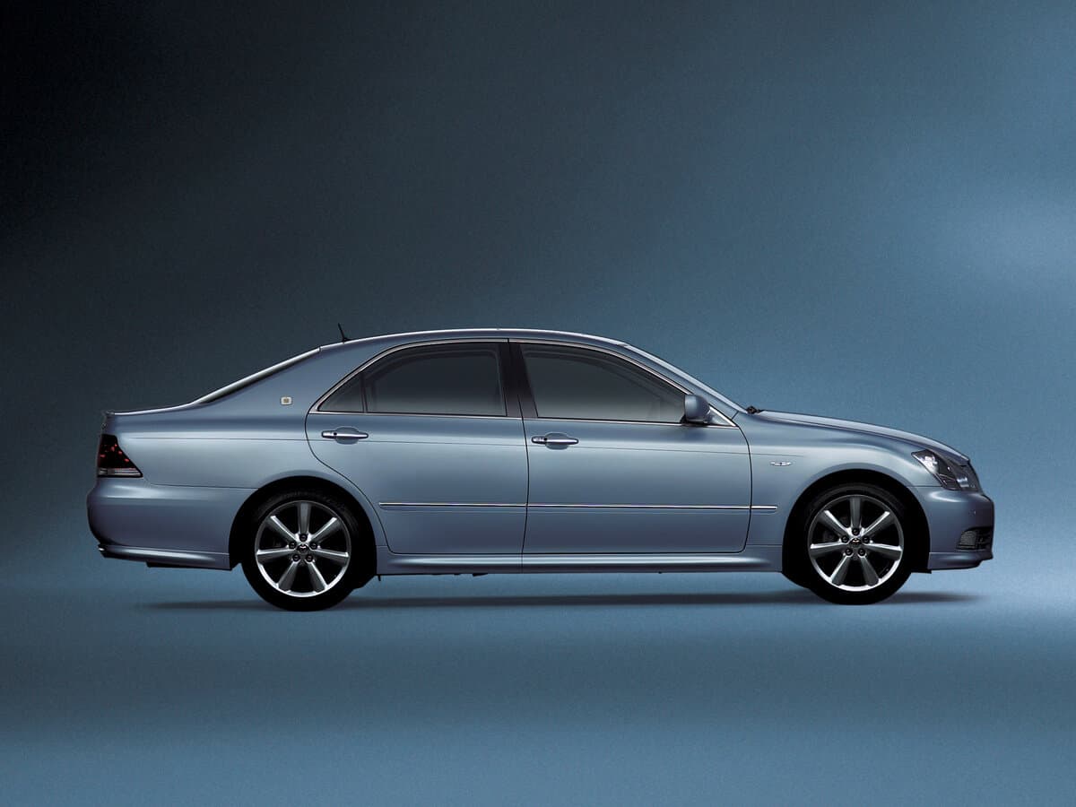 Toyota Crown XII (S180) — Yandan