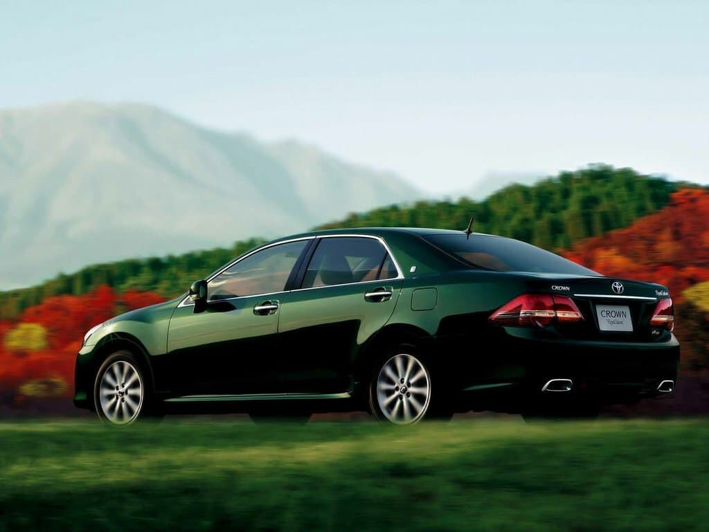 Toyota Crown XIII (S200) — 3/4 arxadan