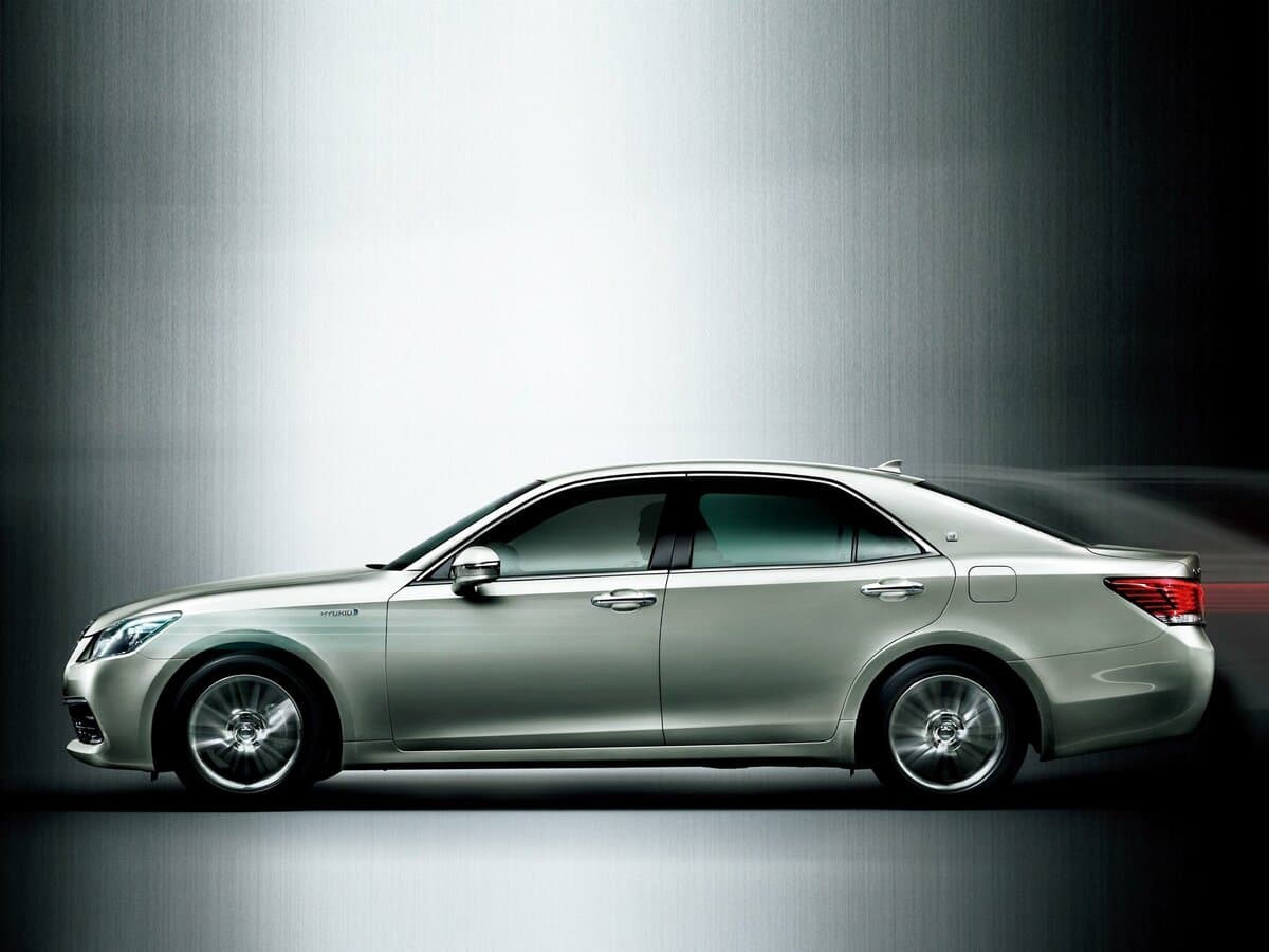 Toyota Crown XIV (S210) — Yandan
