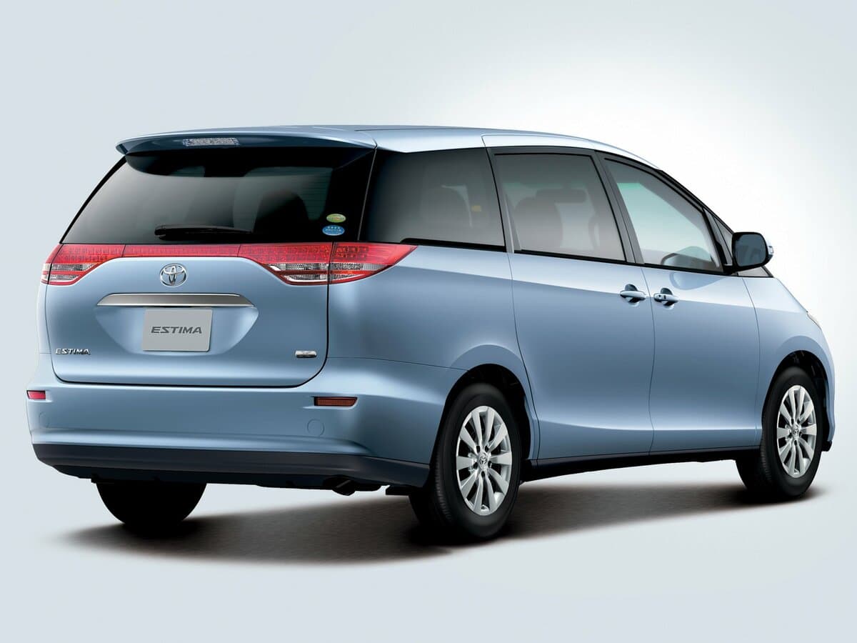 Toyota Estima III — 3/4 arxadan