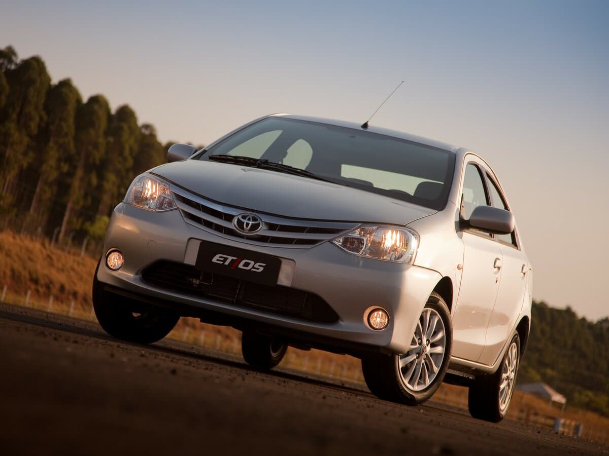 Toyota Etios I — Öndən