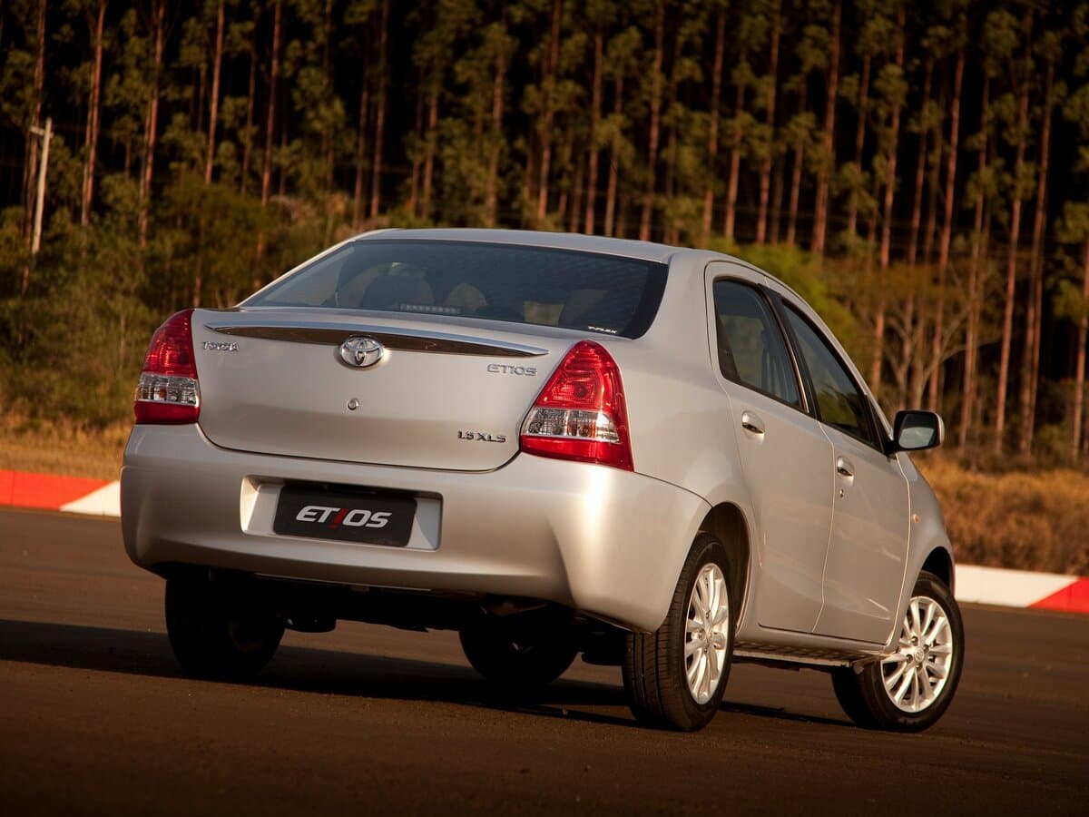 Toyota Etios I — 3/4 arxadan