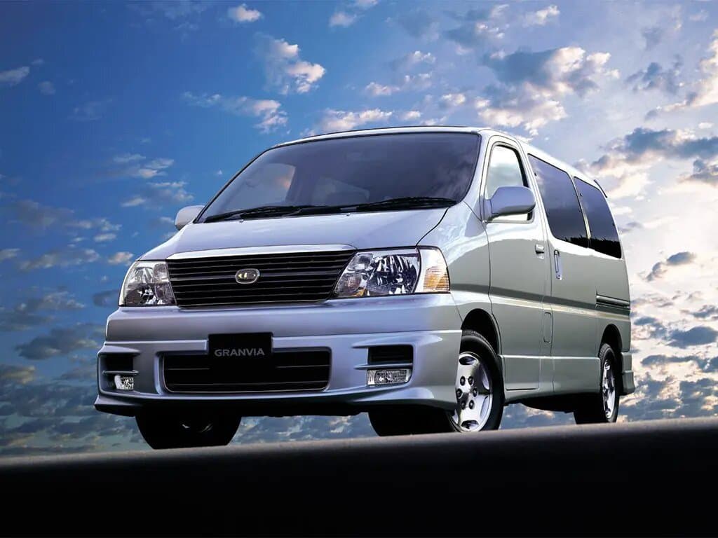 Toyota Granvia I — Öndən