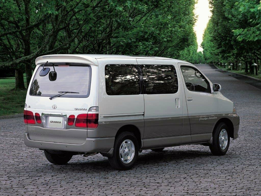 Toyota Granvia I — 3/4 arxadan