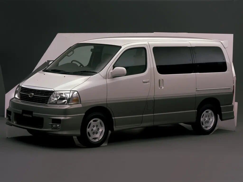 Toyota Granvia I — Yandan