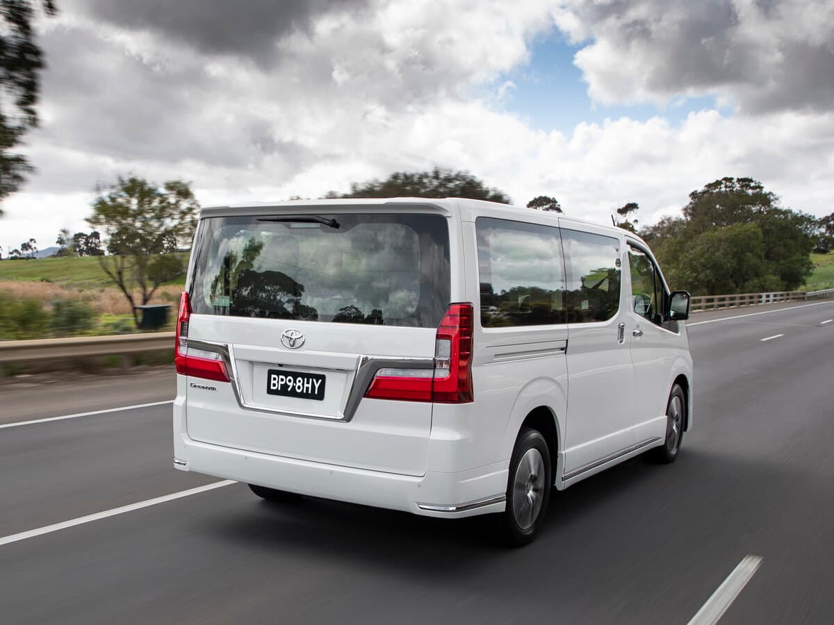 Toyota Granvia II — 3/4 arxadan