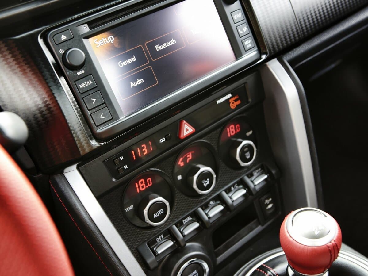 Toyota GT86 I — Salon, arxadan