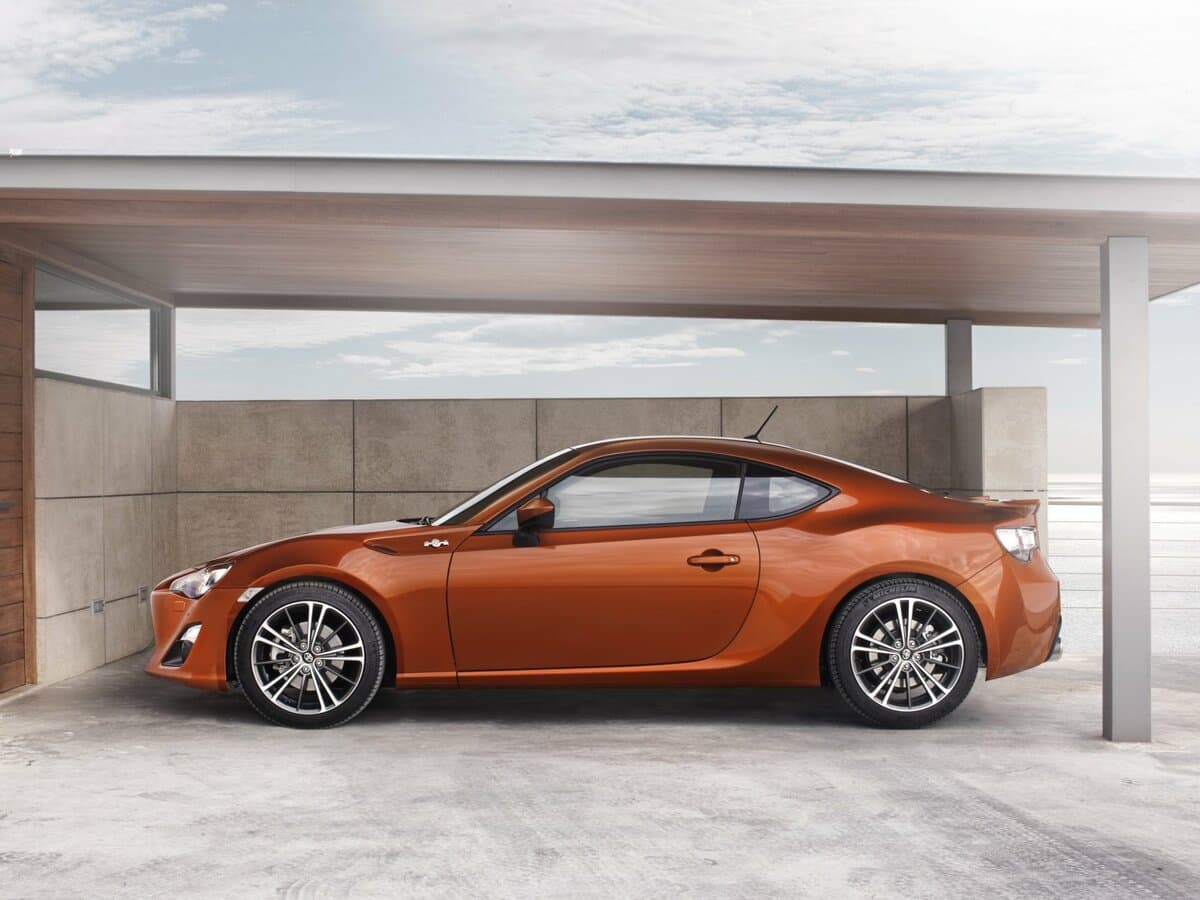 Toyota GT86 I — Yandan