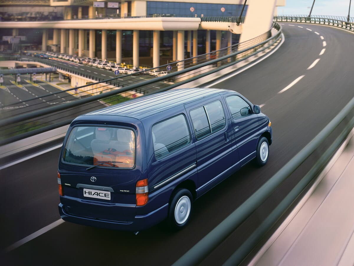 Toyota HiAce XH10 — 3/4 arxadan