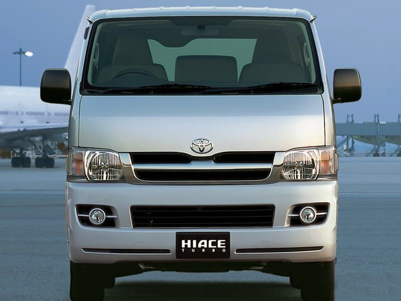 Toyota HiAce H200 — Öndən