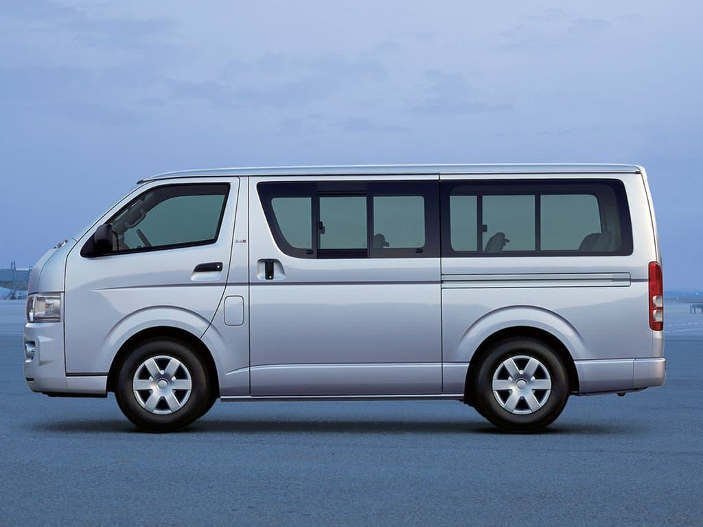 Toyota HiAce H200 — Yandan