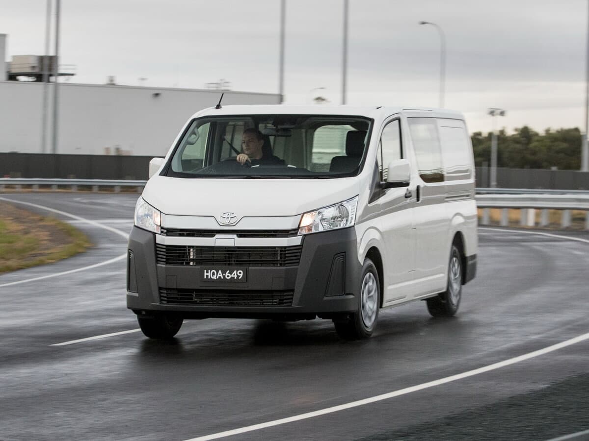Toyota HiAce H300 — Öndən