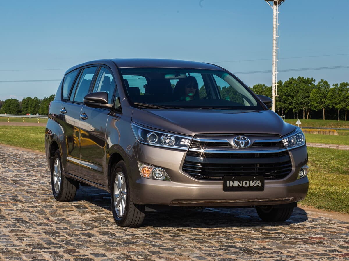 Toyota Innova II — Öndən