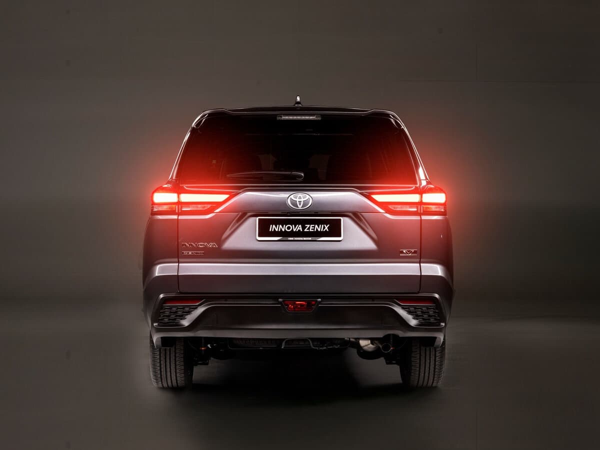 Toyota Innova III — Arxadan