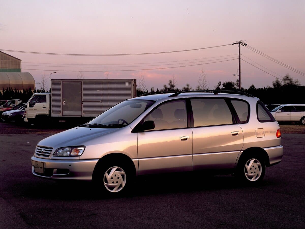 Toyota Ipsum I (M10) — Yandan