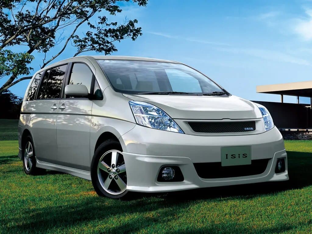 Toyota ISis I — Öndən