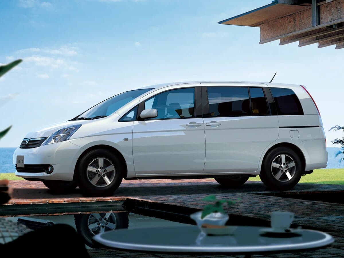Toyota ISis I — Yandan