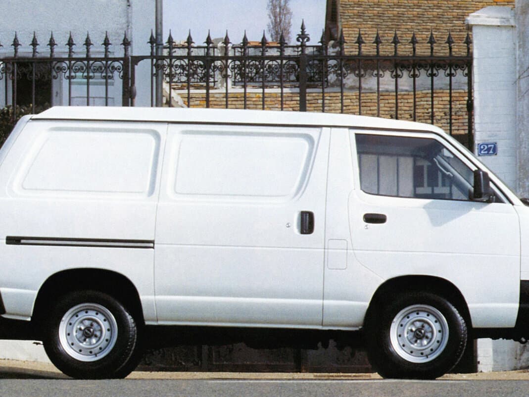 Toyota Lite Ace IV — Yandan