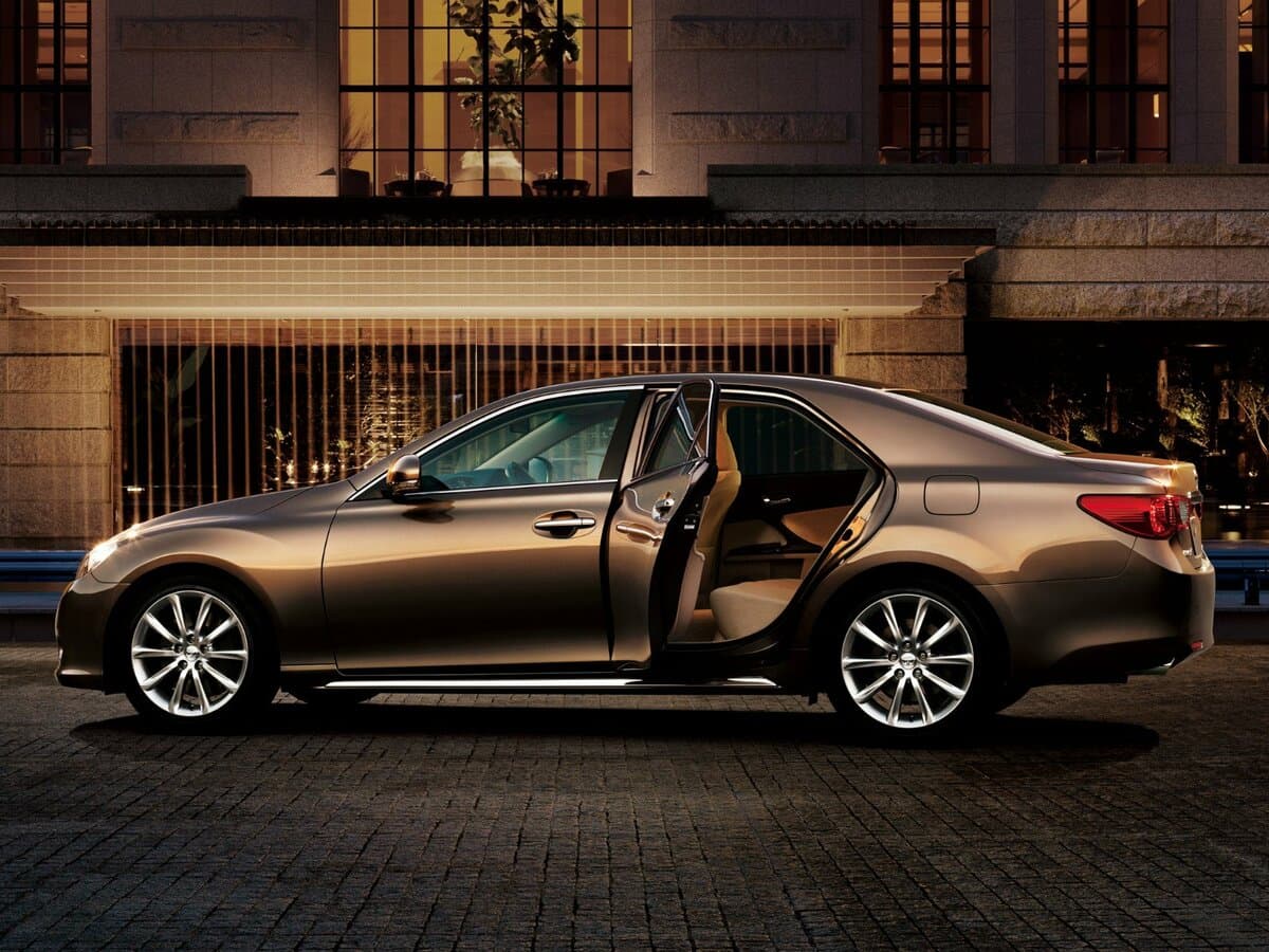 Toyota Mark X II — Yandan