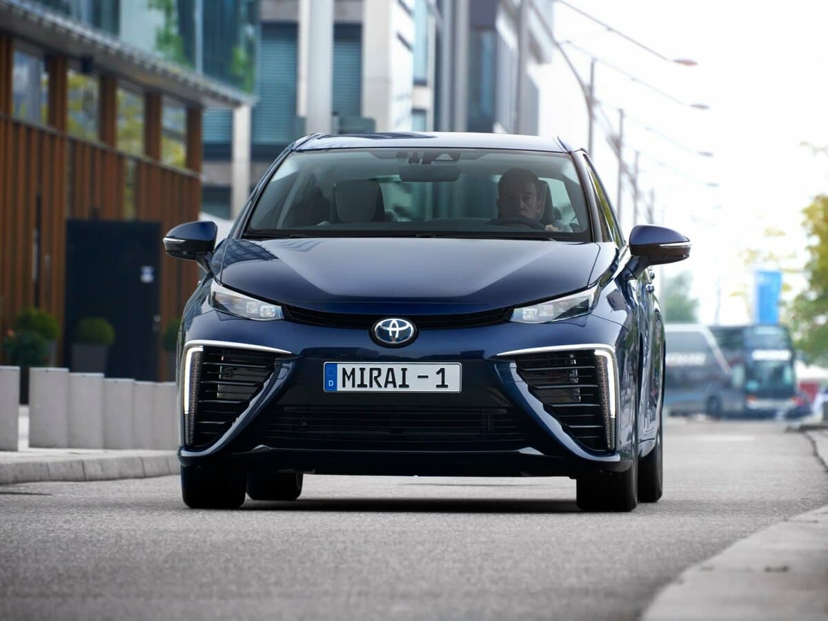 Toyota Mirai I — Öndən