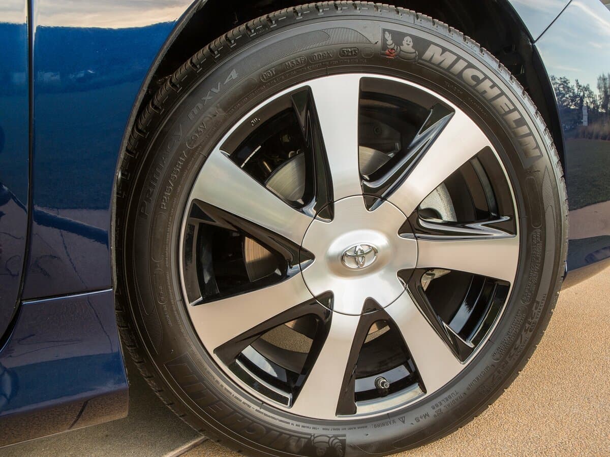 Toyota Mirai I — Təkər