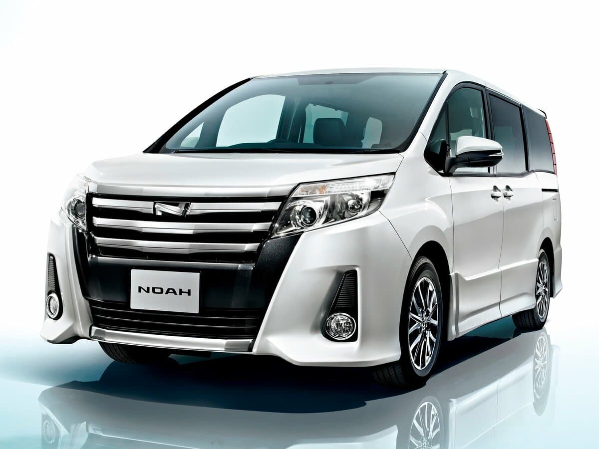 Toyota Noah III (R80) — Öndən