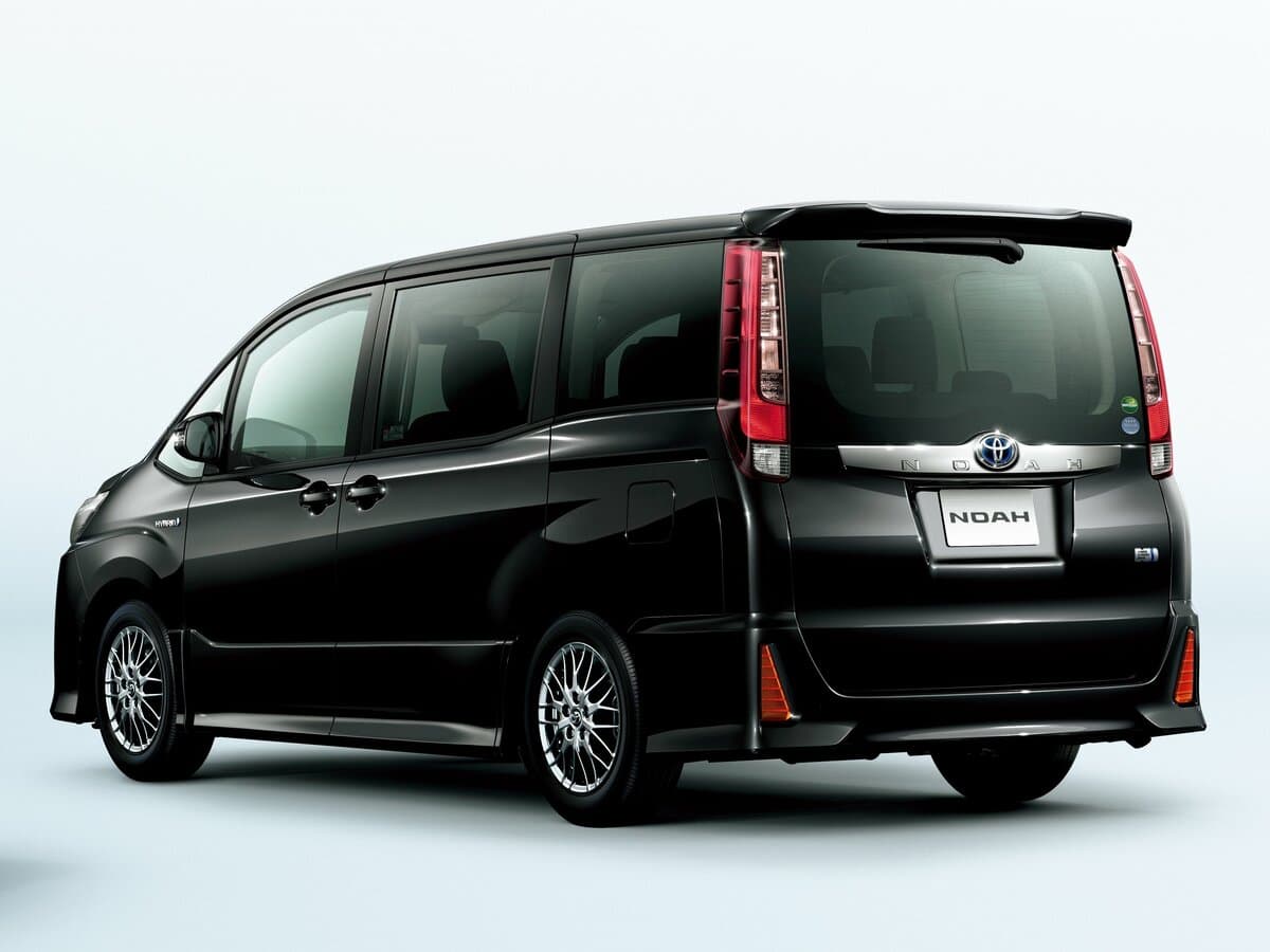 Toyota Noah III (R80) — 3/4 arxadan